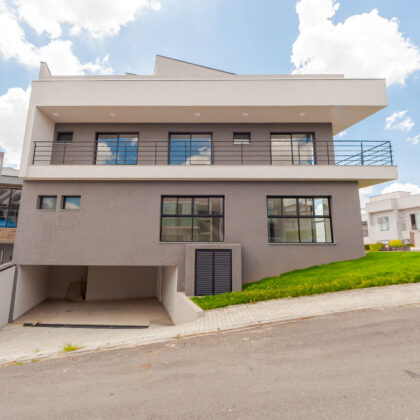 Imagem do imovel Casa em condomínio com 242m² privativos e portaria presencial 24h no Abranches