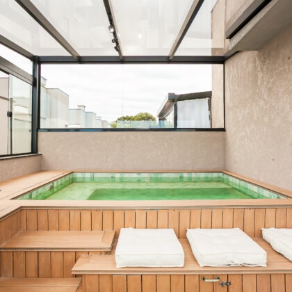 Imagem do imovel Sobrado Triplex Semi Mobiliado com Piscina Aquecida no Portão
